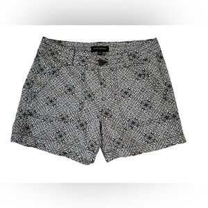 Banana Republic Woman’s Chino Shorts Size 2, Black White Textured Pattern